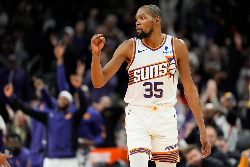 Kevin Durant Makes Near-Winning Buzzer-Beater to Lead Suns to Victory Over Bulls