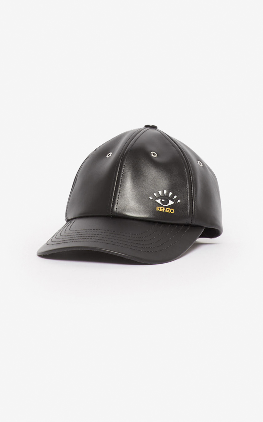 Cette casquette en cuir apporte une touche d'élégance et de décontraction à nos tenues. Sobre, elle 