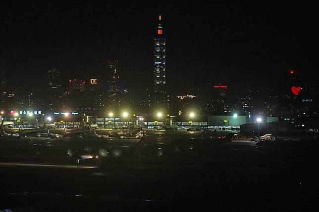 裴洛西專機抵達台北松山機場 3 圖 中央通訊社 Line Today