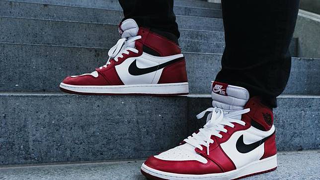 Ilustrasi sepatu Nike Air Jordan 1. (dok. Foto Paul Volkmer/Unsplash)