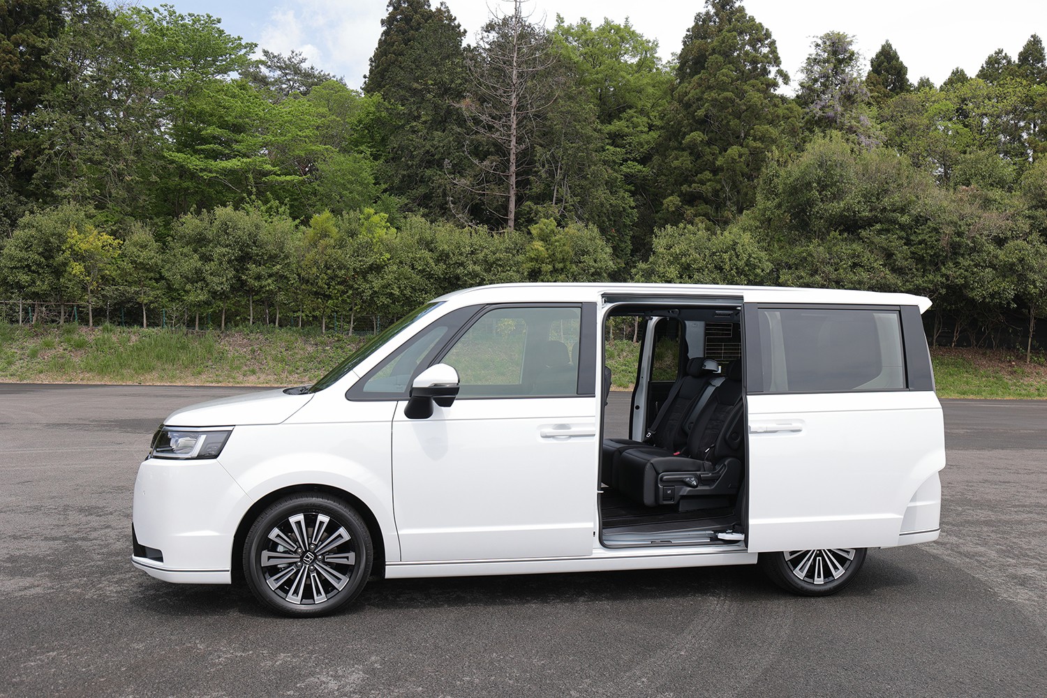 スライドドアの広さだけを見ても使い勝手はわからなかった ノアヴォク ステップワゴン セレナの後席乗降性をプロがズバリ判定 Web Cartop