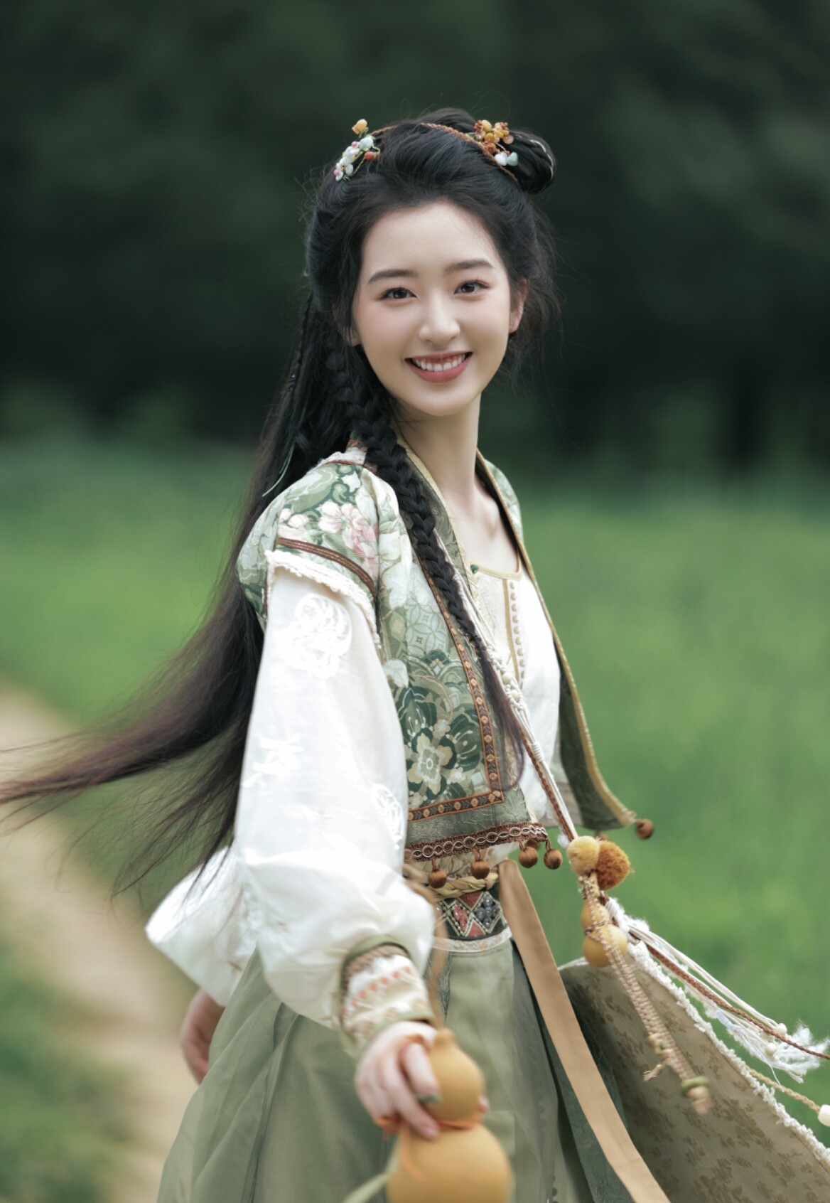 六位陸劇05後小花來了！你最看好誰？出演過超多爆劇的配角、「她」和張凌赫搭檔過！？