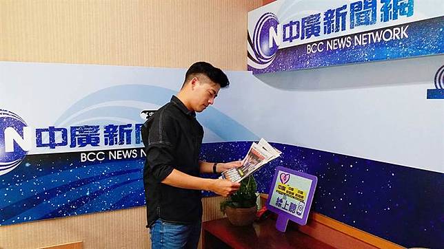 郭岱軒代班Call in節目，面臨郭粉大戰韓粉，只好請他們不要人身攻擊，一人限時3分鐘講完。（圖／郭岱軒提供）