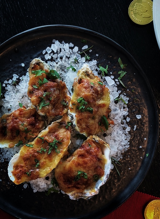 iPhone 美食攝影達人教你怎麼拍年菜，找角度、找手模、善用修圖軟體拍出團圓澎湃感