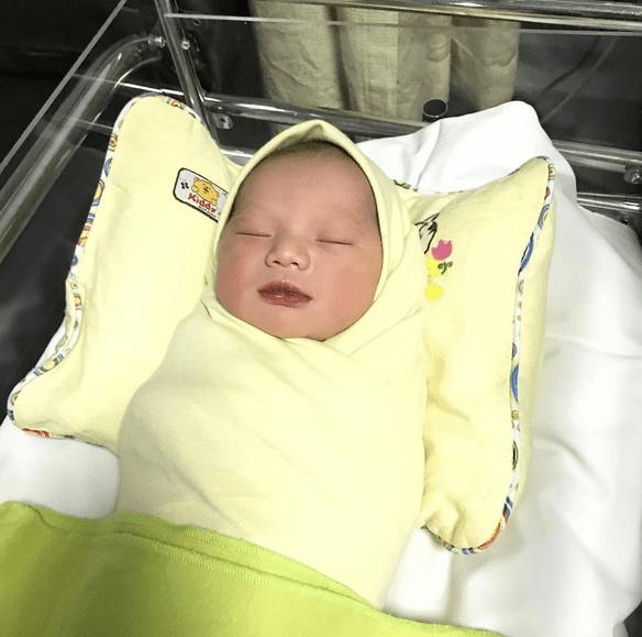9 Momen Bahagia Kelahiran Anak Pertama Alvin Faiz, Putra Ustadz Arifin Ilham