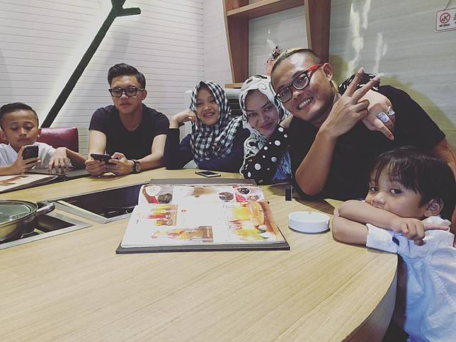 9 Artis Ini Punya Anak Lebih dari Tiga, Rumah Makin Rame Deh