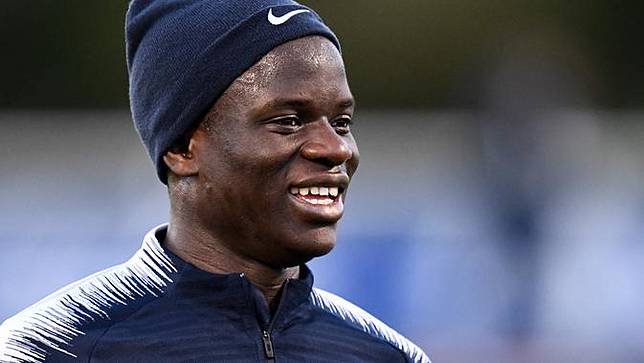 Pesepak Bola dengan Prestasi Menawan yang Gemar Tebar Senyuman