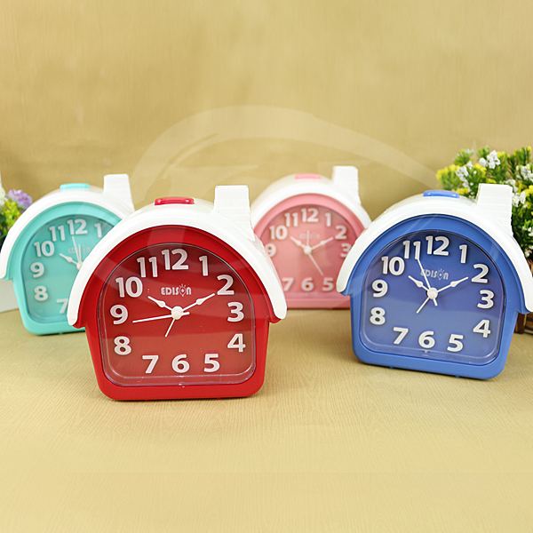 ◆俏皮房子造型，簡約獨特n◆LED小夜燈，照明美麗n◆超大打鈴聲讓您不賴床n◆立體凸面數字，一目瞭然