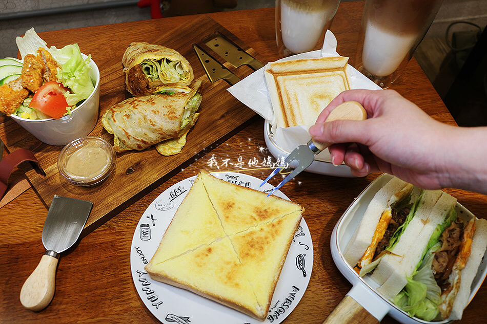 犀牛犀牛肉蛋吐司,南京美食,南京復興早午餐,我不是他媽媽,鐵鍋蛋餅,鐵鍋捲餅,鐵板蛋餅,鐵板捲餅,蔥抓餅,銅板美食,滿樂鐵板吐司,口樂福