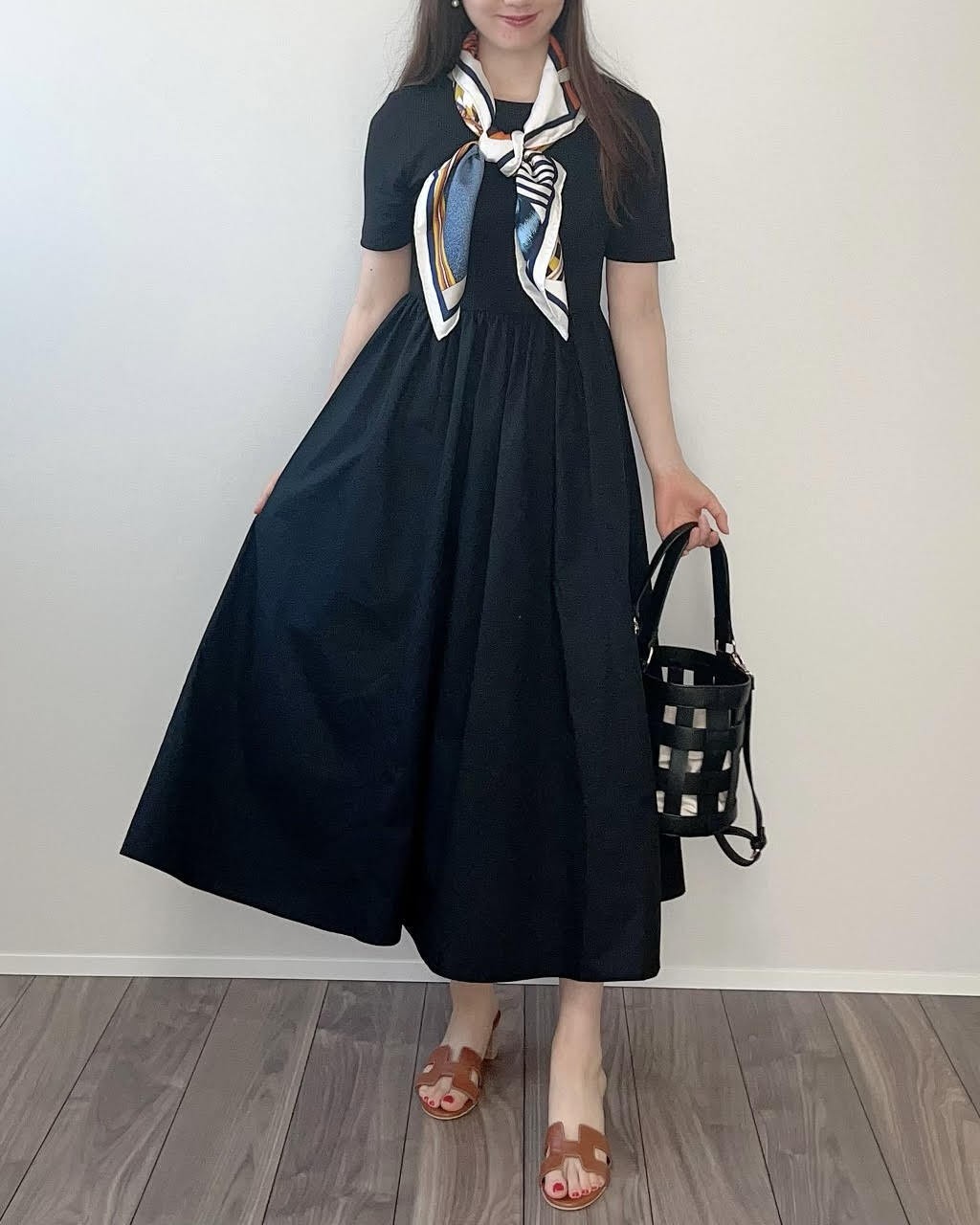 Guの黒ワンピが万能すぎ 1枚でサマ見え 今本当に使える 黒ワンピース 夏コーデ Michill ミチル