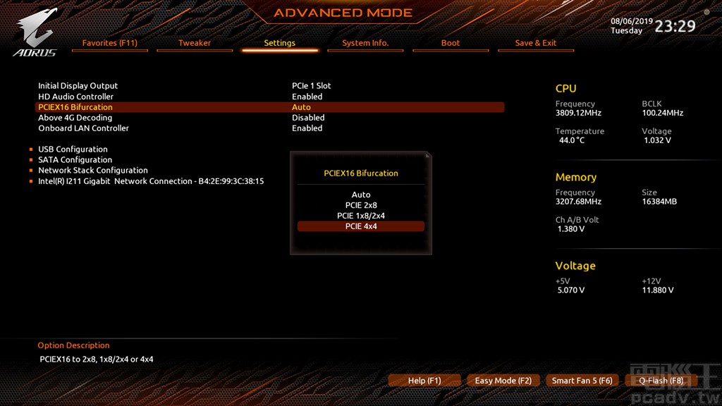 ▲ Settings＞IO Ports 能夠將第三代 Ryzen 桌上型處理器的 PCIe 4.0 x16 通道分為 4 組 PCIe 4.0 x4，以便支援高速儲存裝置應用。