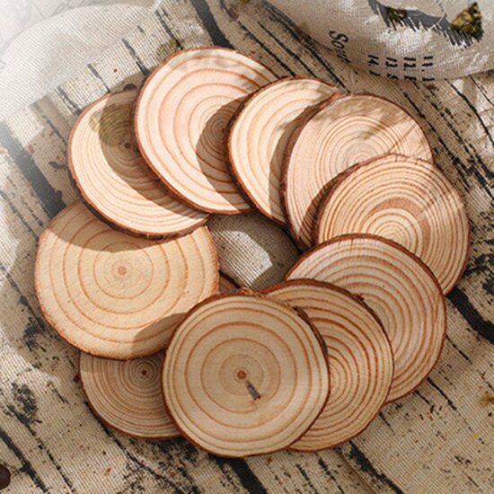 天然松木，厚實耐用，多功能使用。