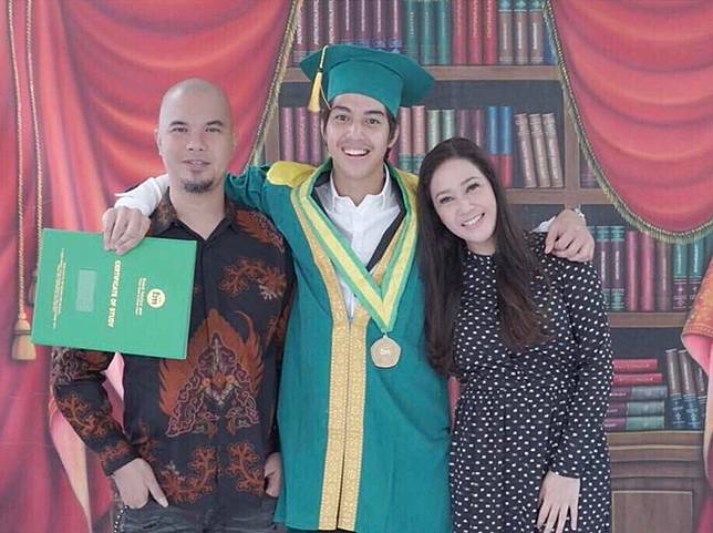 30 Ide Keren Baju Untuk Menghadiri Wisuda Anak Cerita Wisuda