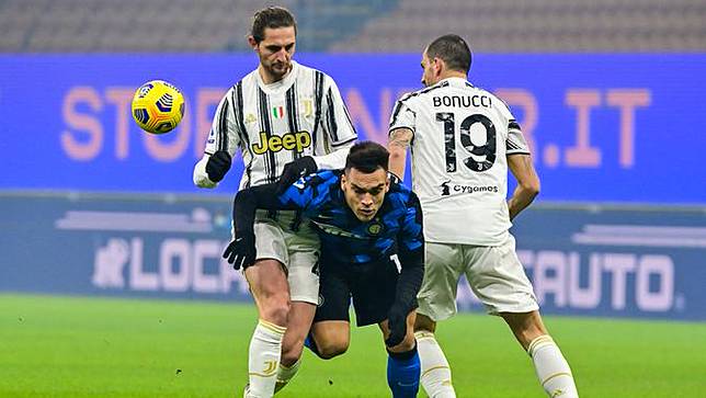 FOTO: Taklukkan Juventus 2-0, Inter Milan Kokoh di Posisi 2