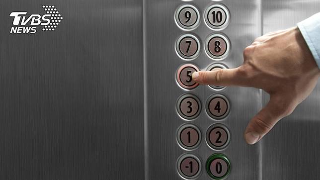 葉庭瑜教導大家如何消毒才能確實保護自己。(示意圖／TVBS)