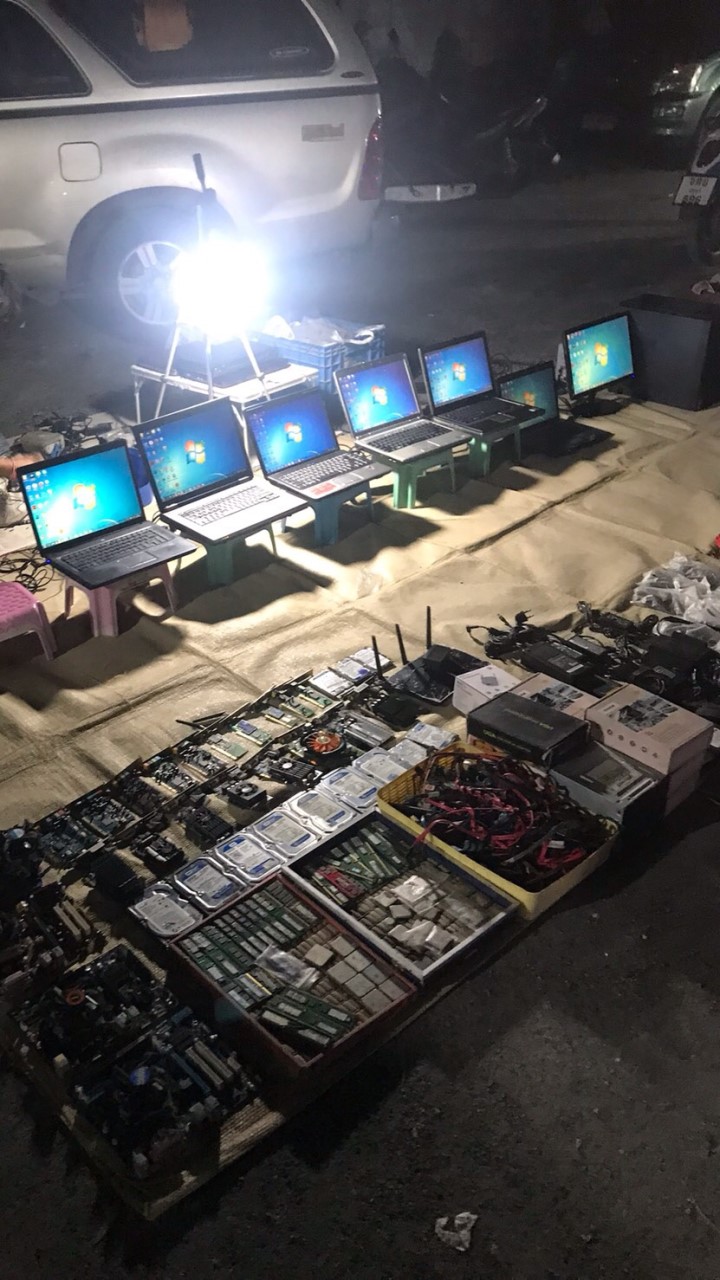 ตลาดมืดบางแสนขายทุกอย่าง