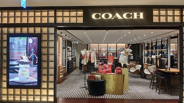 年假就是要逛百貨啊 高雄漢神改裝打造 超狂水晶燈柱 還有balenciaga Dior這些大牌在南部都是獨家非逛不可 Vogue Line Today