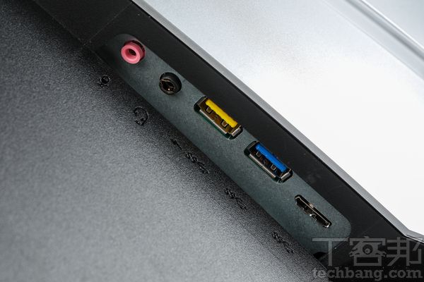 USB介面具備多組USB接口，支援3. 0傳輸速度，黃色的USB接口還支援快速充電。