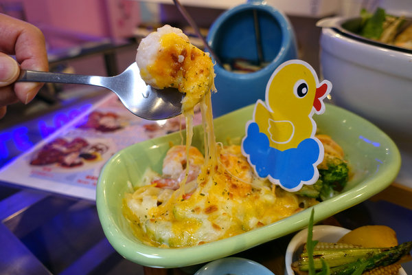 士林打卡餐廳-便所歡樂主題餐廳，士林網美下午茶餐廳，有廚師現點現做好吃餐點，價錢不貴好拍好玩，適合聚會、包場的士林ig打卡餐廳