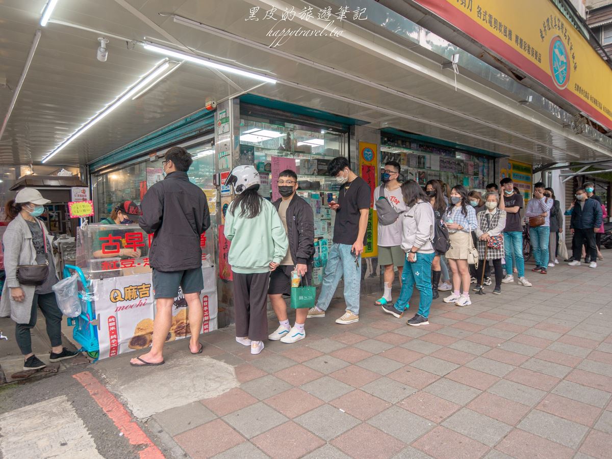 通通排隊夯翻！南機場夜市８必吃：限量草莓麻糬、高CP值三拼飯、米其林潤餅