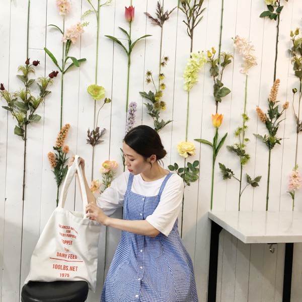 外搭格子裙簡單搭配素面的襯衫或T恤就很好看摟----------------------------------------------------------購物須知：1.賣場圖片之顏色因各人之顯示