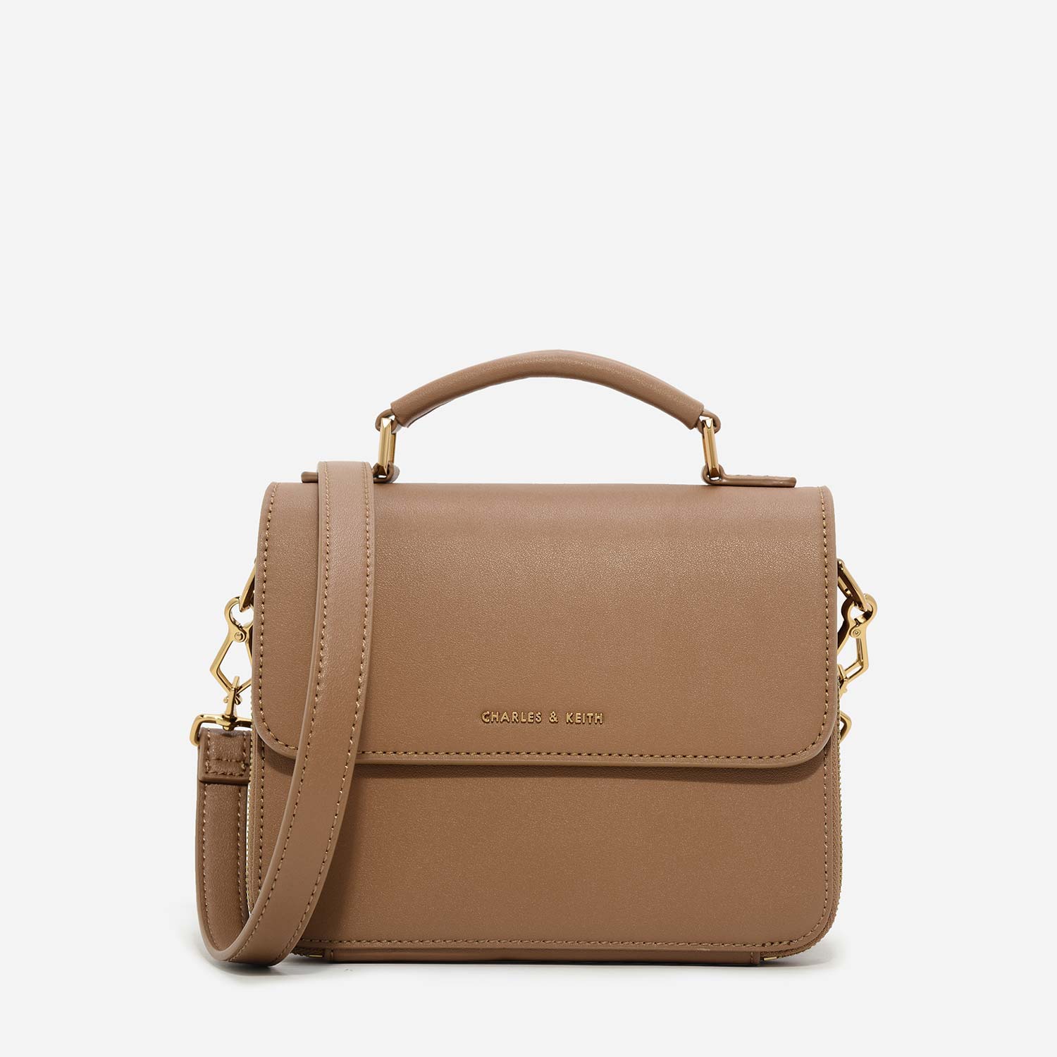 經典剪裁、前側拉鍊隔層與後側獨立卡夾，都會簡約造型搭配可可棕，輕鬆收納日常小物還能兼具時髦形象。