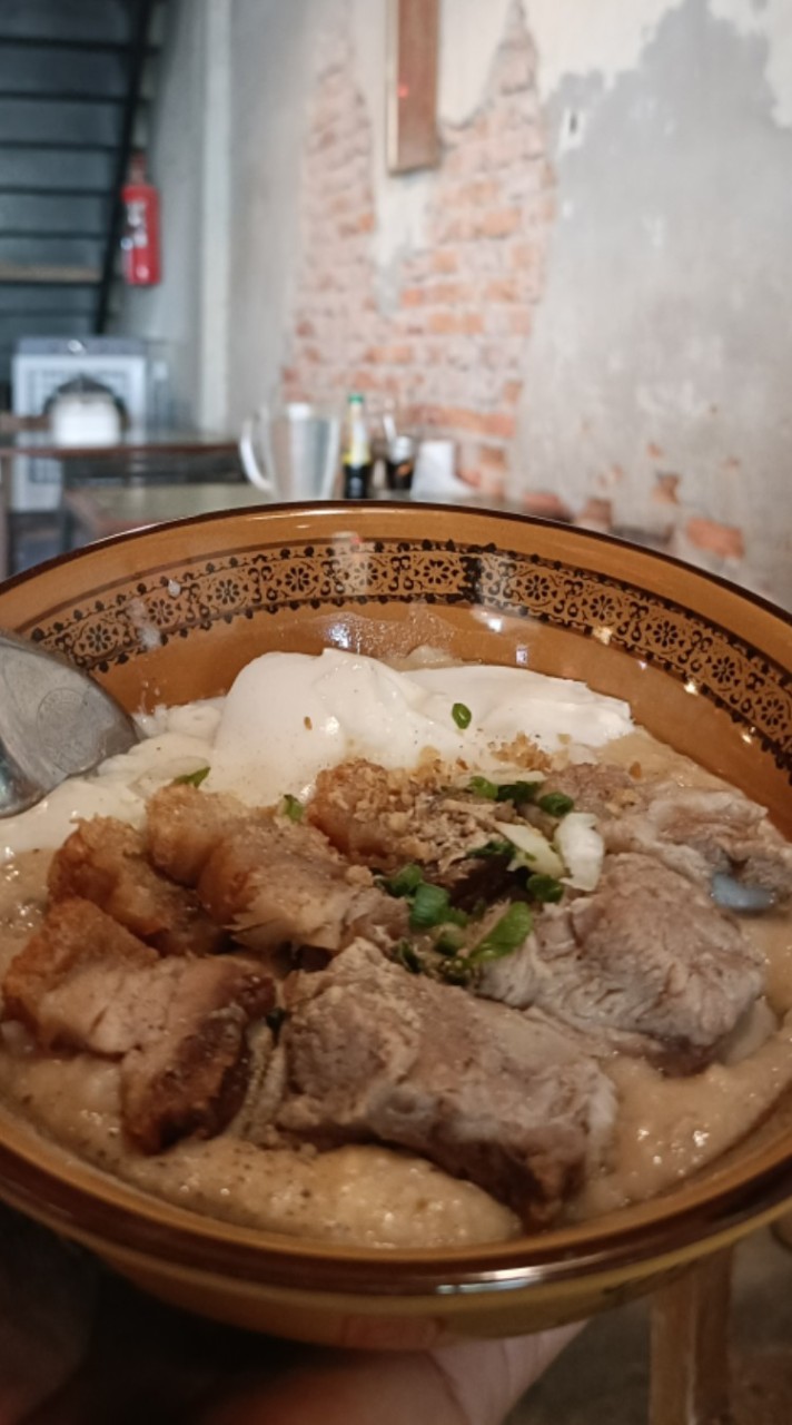 รับหิ้วของกินลาดหญ้า