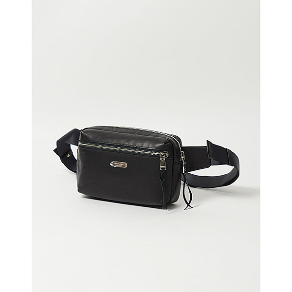 使用罕見的歐洲產A級厚馬皮革，輕量且手感柔軟。