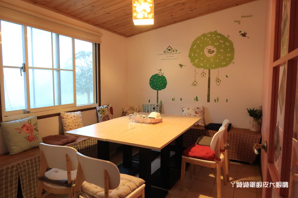 新埔普羅旺斯小木屋餐廳，超夢幻的雨滴蛋糕和草莓飲品，新竹賞櫻景點推薦！