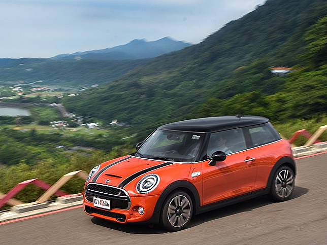 Mini Cooper S 小改款試駕驚奇不斷的高調魅力 Mobile01 Line Today