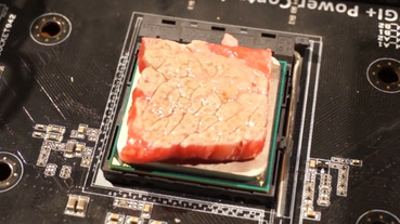 爆笑腦洞！日本 YouTuber 用電腦 CPU 烤頂級和牛，在家進行奇葩「一人燒肉會」！