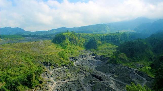 Bak Jalan Tamiya, Bukit Ini Sajikan Pemandangan Alam nan Megah Bekas Erupsi Merapi