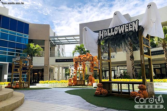 MITSUI OUTLET PARK林口廣場布置驚悚的吞食南瓜座、暗黑烏鴉座增加詭譎氣氛(圖/三井林口　提供)