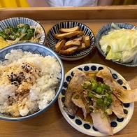 【台北中山美食】2022松江南京OLiA吃飯，平價網美風快餐店，帶花椒香的白飯好驚喜！