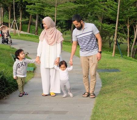 FOTO Kompak! Momen Manis Keluarga Shireen Sungkar dan Teuku Wisnu