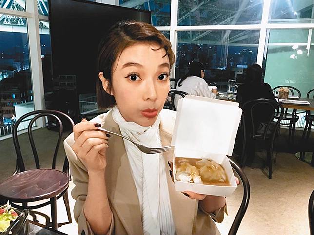 蔡淑臻時尚兼顧環保 穿男友衣愛地球