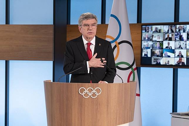 IOC President Bach Arrives In Beijing Ahead Of Winter Olympics | XINHUA ...