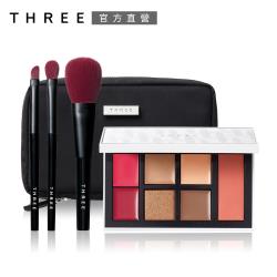 ◎全面多樣的彩妝盒|◎讓心情耀眼的3款勃根地紅刷具|◎搭配外出時不可或缺的簡約化妝包品牌:THREE品牌定位:專櫃品牌商品名稱:THREE真我綻色彩妝組(2色任選)種類:腮紅/修容,眼影/彩盤適用部位