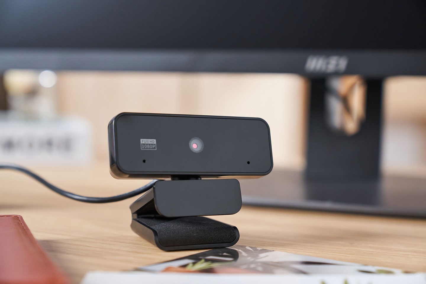 Modern AM271 標配了一組 Full HD 高解析度的視訊攝影機，機身上也配置了陣列式麥克風，除了畫質優異，收音效果也還不錯。