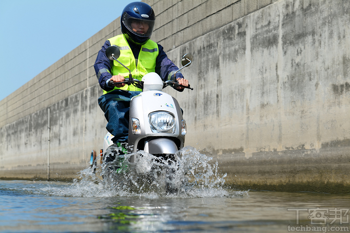 【影音】帶你看國內電動機車最高考驗的 TES 測試 8大「關卡」，除了得爬山、涉水，還要檢驗電磁波？！