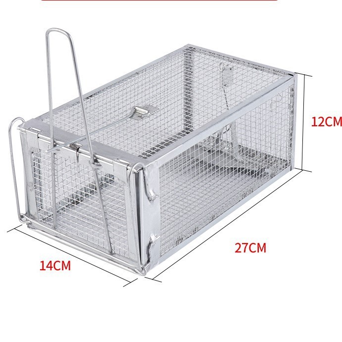 現貨供應 迅速出貨 一組皆會附贈一包自製花生仁餌料 *可避免觸碰老鼠的機會 *捕獲後，可以放生或直接丟棄 *請簡單偽裝，降低警覺性 產品優點 高強度壓製成型，解決籠身搖擺、掛勾位置不準等問題 籠體採用