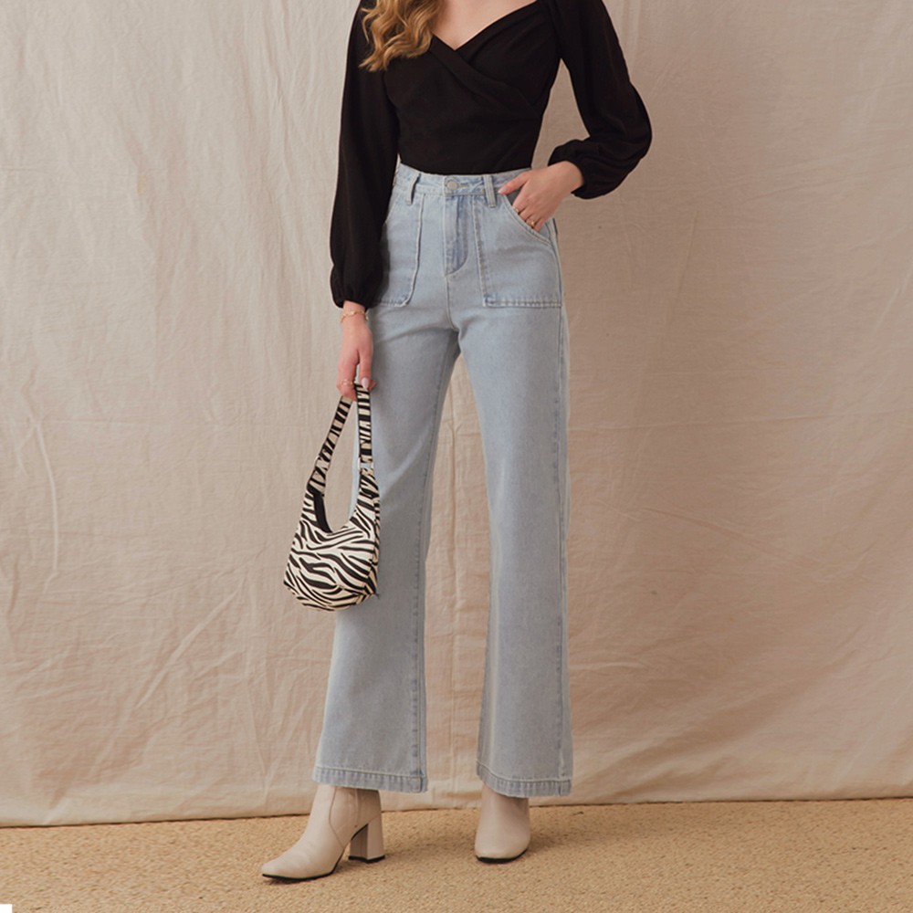 商品規格：‧品牌：AIR SPACE LADY‧顏色：黑/藍色系‧產地：香港,中國‧材質：85%棉10%滌綸5%黏膠纖維‧適穿族群：流行女裝‧風格：日系, 韓系, 歐美, 約會‧洗滌方式：低溫洗滌, 分開洗滌, 反面洗滌, 手洗, 置入洗衣袋‧尺寸：S/M/L‧內裡：無‧商品描述 : 修身版型‧MODEL資料：‧Masha P. 身高175cm／胸圍Bust：79cm／腰圍Waist：60cm／臀圍hips：88cm‧模特兒穿著尺寸：S‧貼心小叮嚀★商品建議洗滌時反面放入洗衣袋或以手洗滌較可維持完整性唷！不能用烘乾機烘乾喔！★建議美眉們可搭配其他內搭穿搭，此款商品不包含model搭配的內搭及其他配件喔！★商品圖檔顏色因電腦螢幕設定差異會略有不同，以實際商品顏色為準，請見諒！★辦理商品退換貨時，商品如有贈品或配件，麻煩請一併寄回，否則視同缺件無法受理喔！ ★商品圖檔顏色因電腦螢幕設定差異會略有不同，以實際商品顏色為準，請見諒。