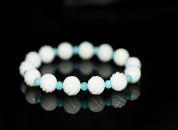 【喨喨飾品】白瑪瑙 S紋圓珠／天河石 手鍊 .。N325