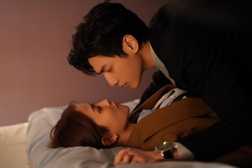 《半是蜜糖半是傷》羅雲熙&白鹿吻戲