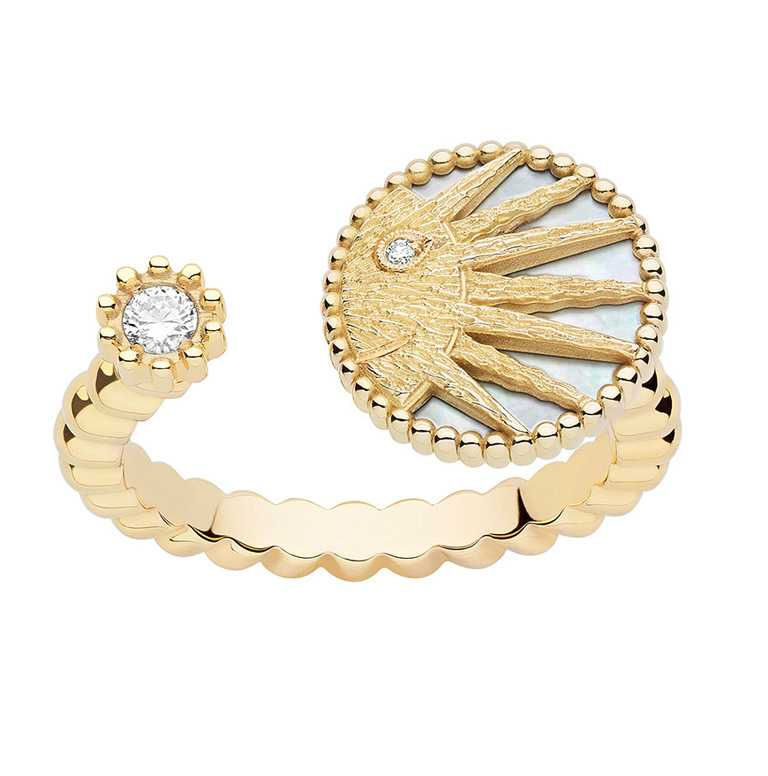 DIOR「Rose des Vents羅盤玫瑰系列」Rose Celeste太陽黃K金戒指 ╱114,000元。（圖╱DIOR提供）