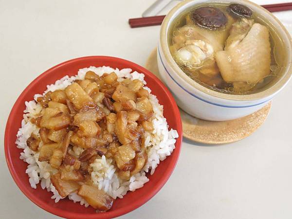 【蘆洲美食】燉品食堂-香噴噴美味的魯肉飯 【蘆洲美食】燉品食堂-香噴噴美味的魯肉飯
