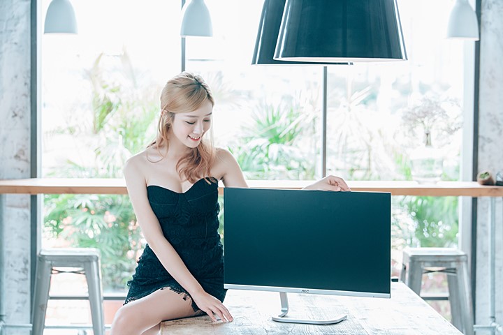 結合保時捷原廠設計，打造科技時尚精品：AOC PDS271 液晶顯示器