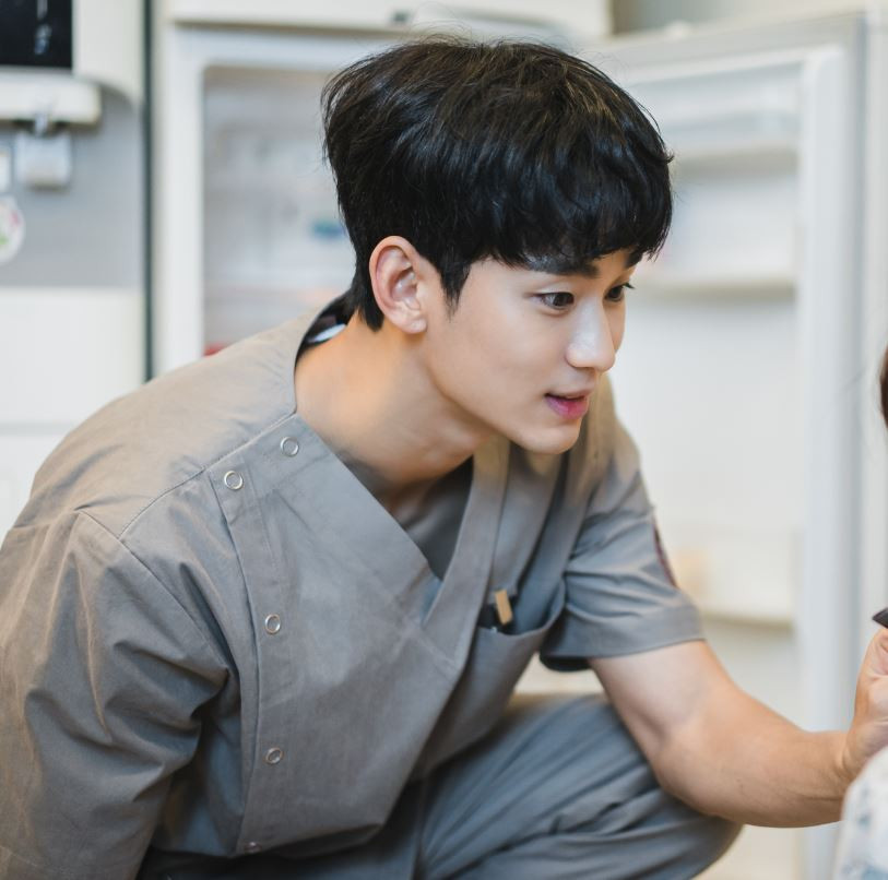 《雖然是精神病但沒關係》造型解析5：「沒關係病院」制服溫暖明亮