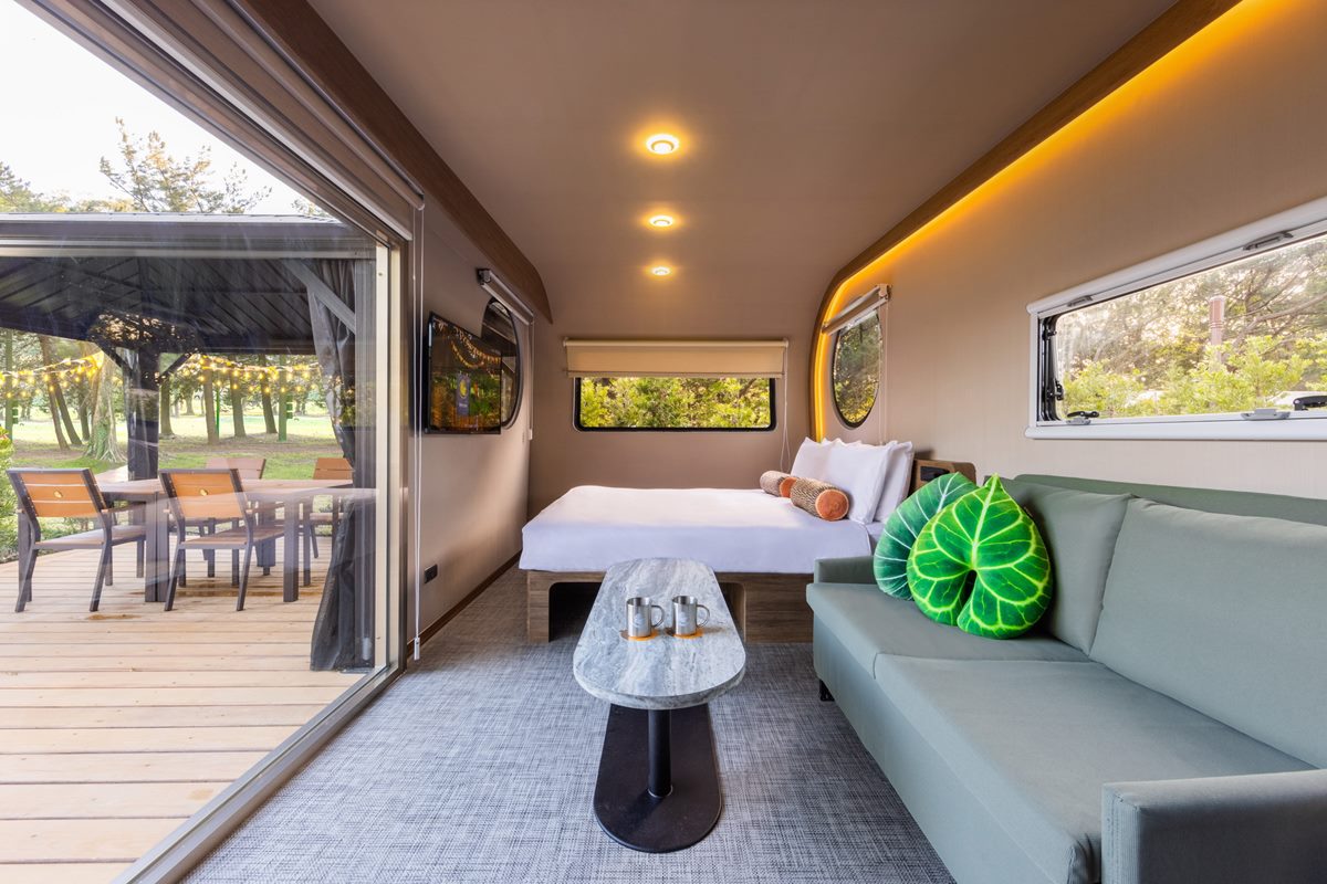 一次住２種體驗！４家豪華露營車、飯店買１晚送１晚，早餐到宵夜免費吃４餐