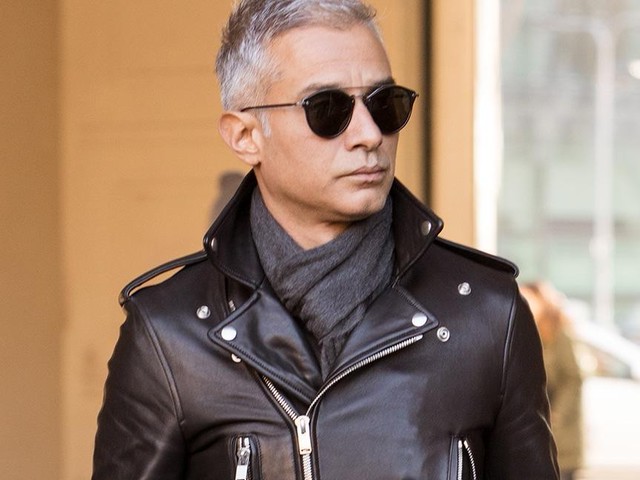 大人の白髪を知的に見せる着こなしの簡単テクとは Leon Jp